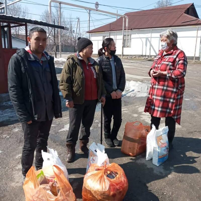 Алматы облысында көмекке мұқтаж 350 отбасыға азық-түлік себеттері үлестірілді