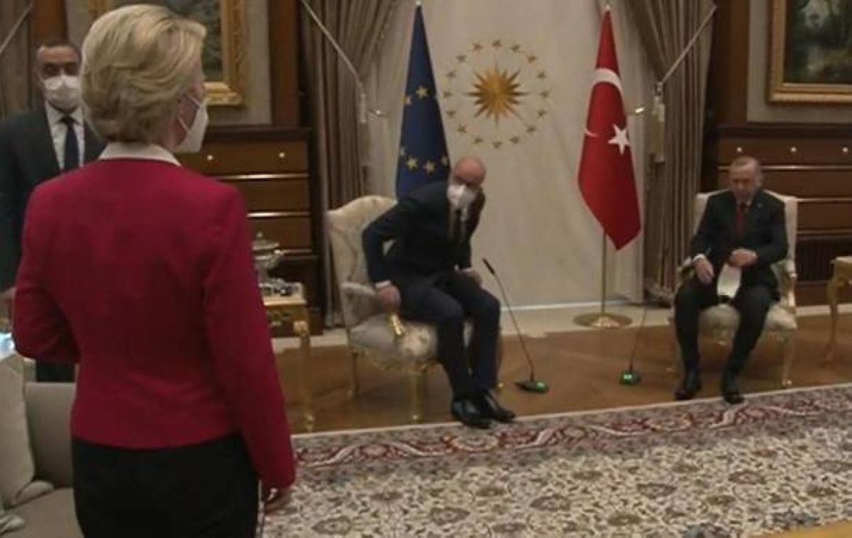 "Бұл кездейсоқтық емес": Ердоғанмен кездесуде Еурокомиссия төрағасына орындық берілмеді (видео)