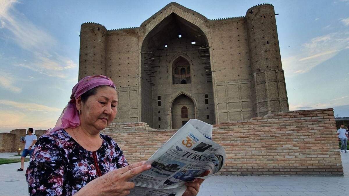 Túrkistan газеті – Түркістан төрінде