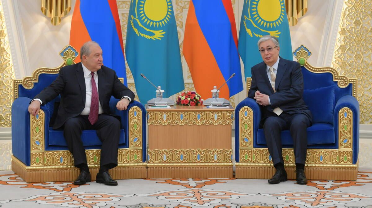 Президент Қасым-Жомарт Тоқаев Армения Президенті Армен Саркисянмен кездесті