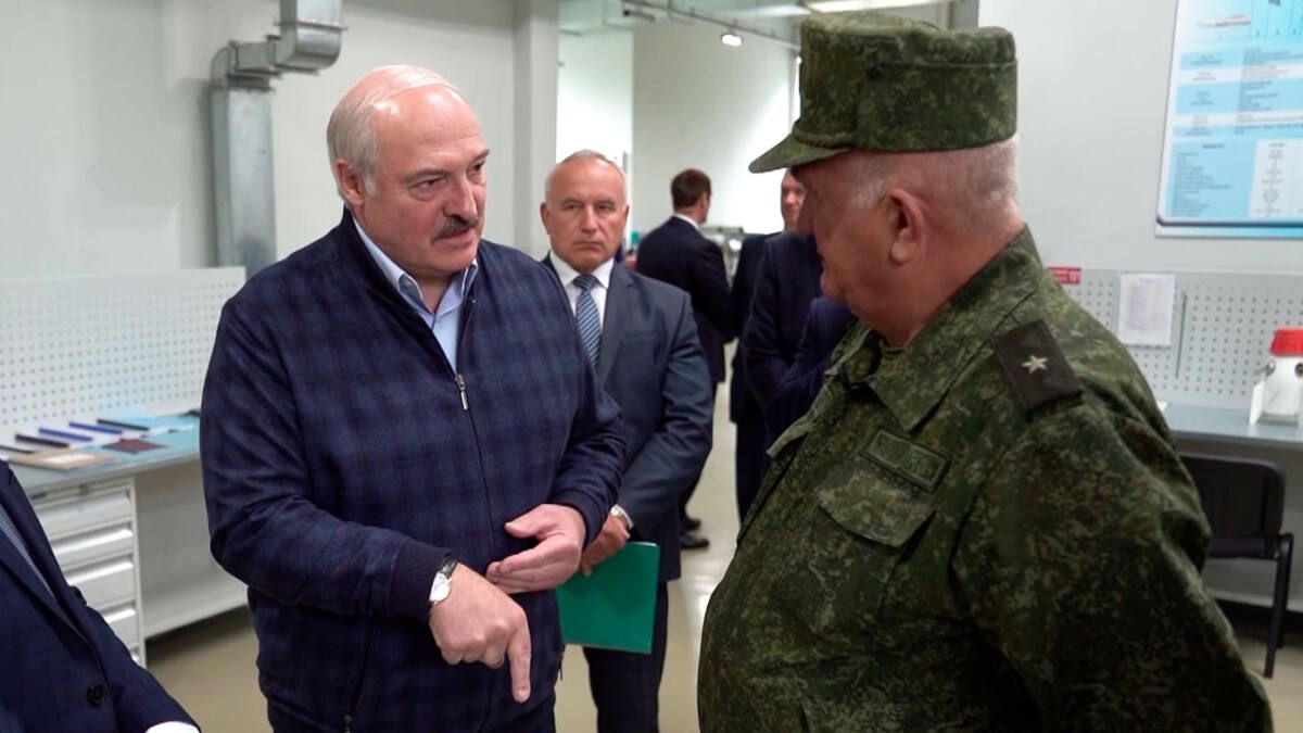 "Соғыспайтынымызға кім кепіл?" - Лукашенко халыққа жаппай қару қолдануды үйретуді тапсырды