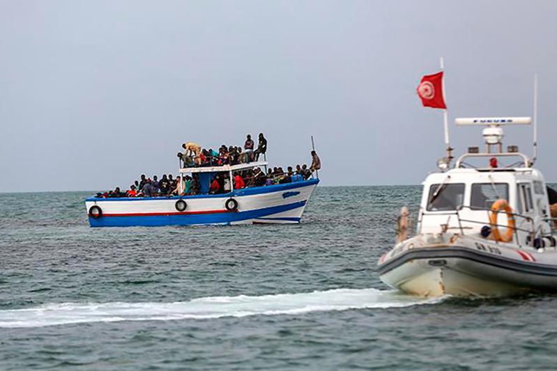 Тунис жағалауында мигранттар кемесі апатқа ұшырап, 17 адам суға кетті