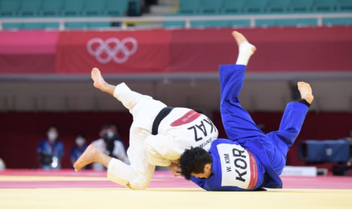 Елдос Сметов Токио Олимпиадасында қарсыласын мерзімінен бұрын жеңіп, жартылай финалға шықты