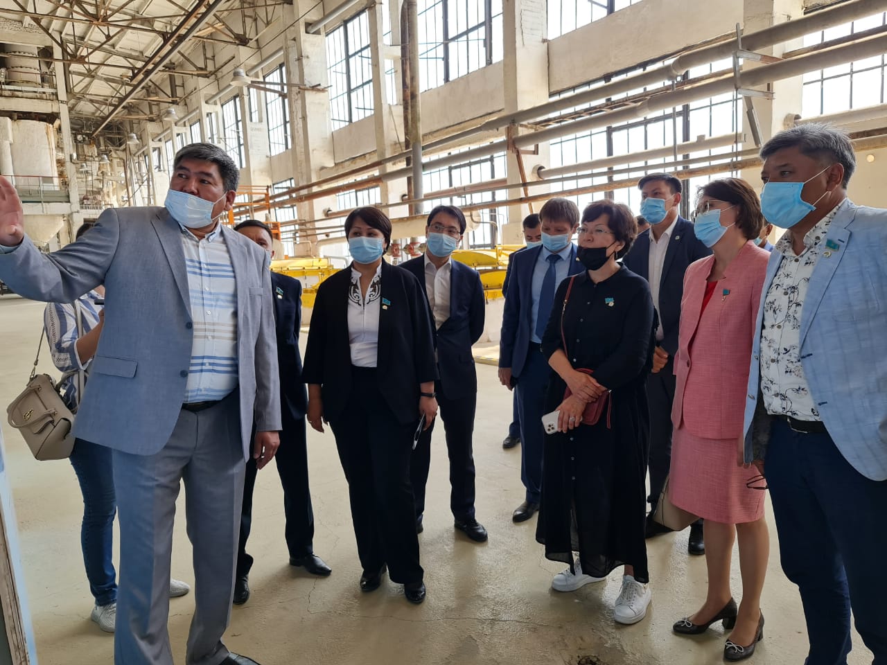 «Nur Otan» депутаттары Алматы облысындағы «Акѕu Kant» зауытының жұмысымен танысты