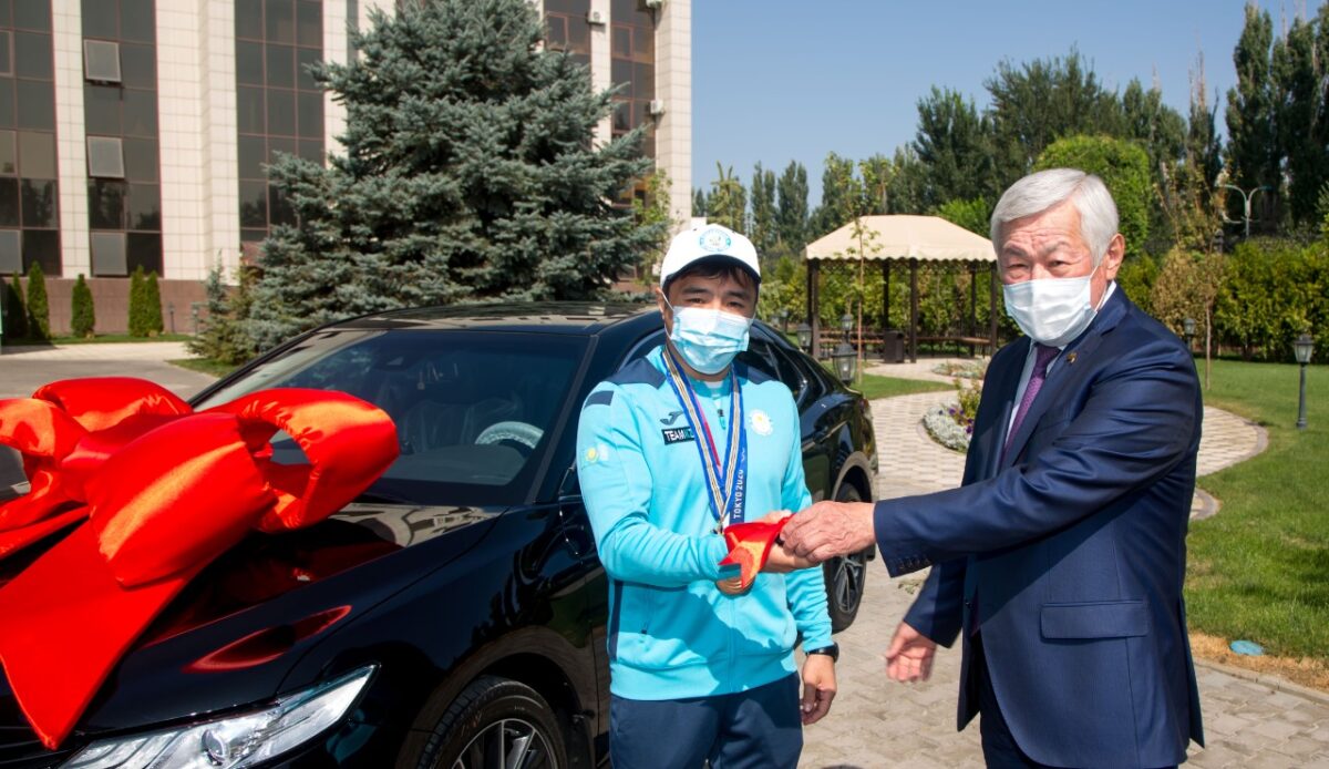 Сапарбаев Токио Олимпиадасының қола жүлдегеріне автокөлік сыйлады