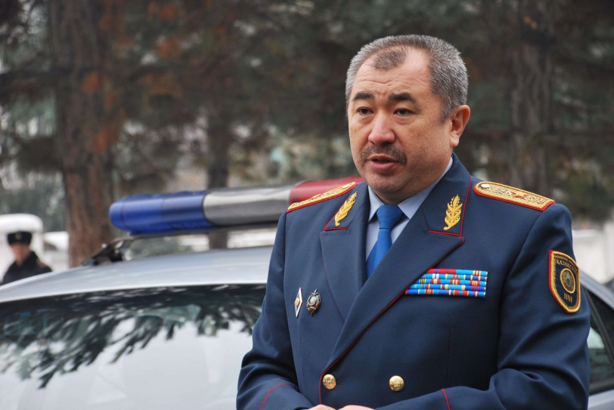 Алматыдағы атыс: министр қаза тапқандардың отбасына көңіл айтты