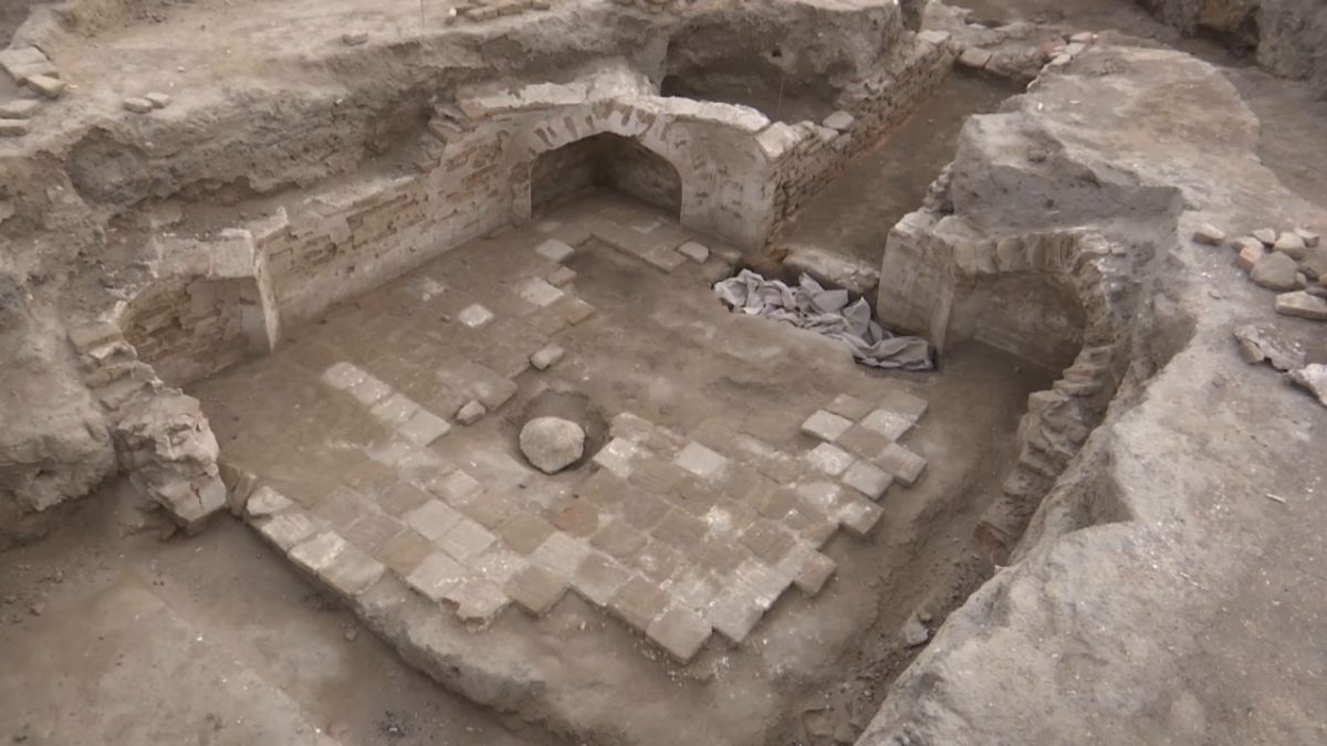 Атыраулық археологтар көне керуен сарайының қалдықтарын тапты