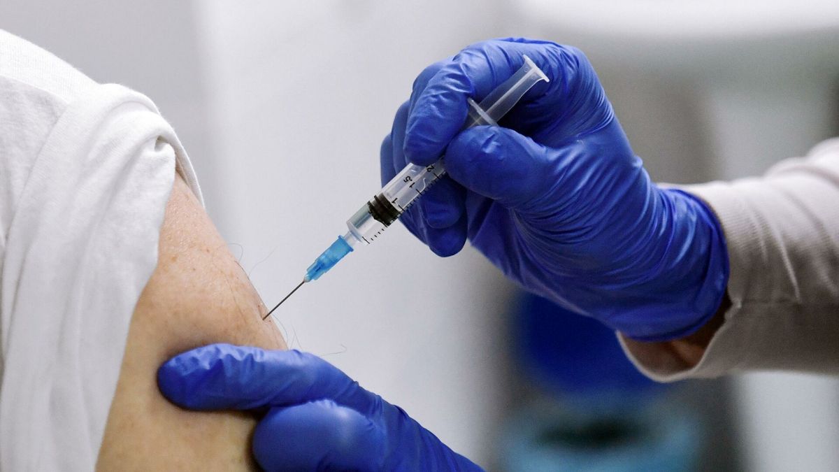Келесі жылдан бастап коронавирусқа қарсы шетелдік вакцина ақылы болады - министр