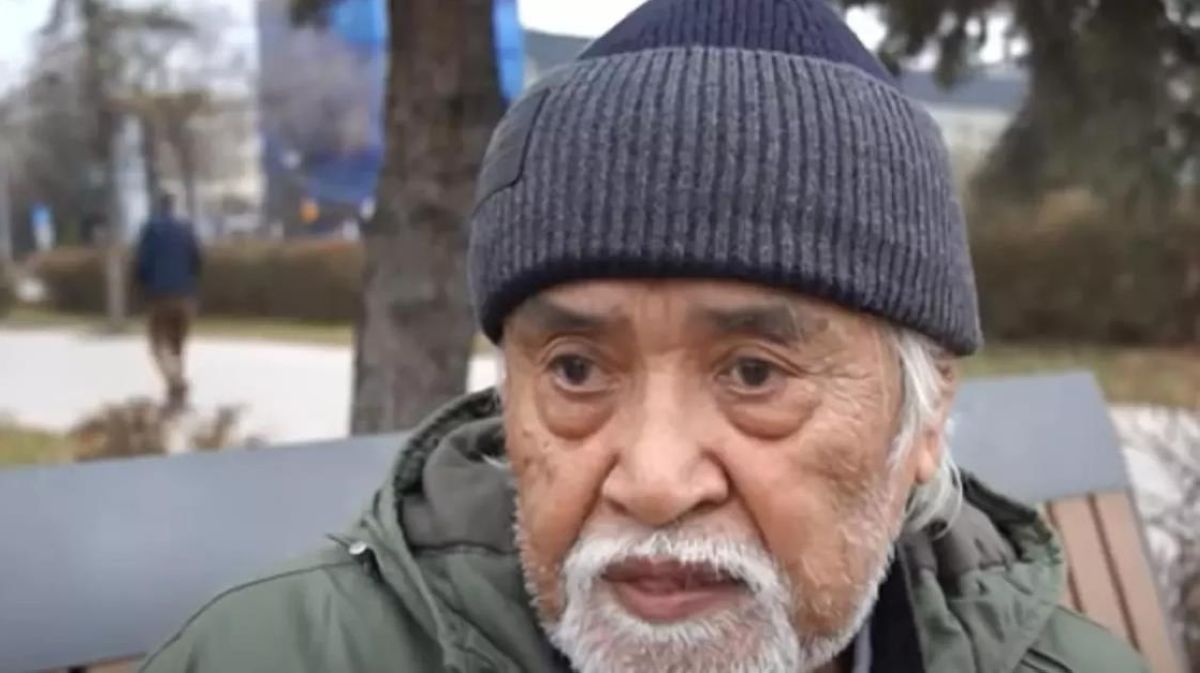 "Балам қуып жіберді": Әйгілі "Гүлдер" ансамблінің 82 жастағы әншісі көшеде қаңғып жүр