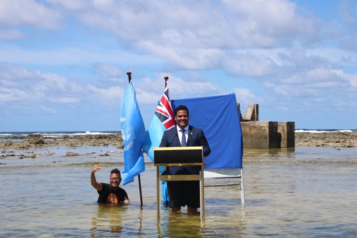 БҰҰ-ның климат жөніндегі конференциясында Тувалу министрі суда тұрып сөз сөйледі