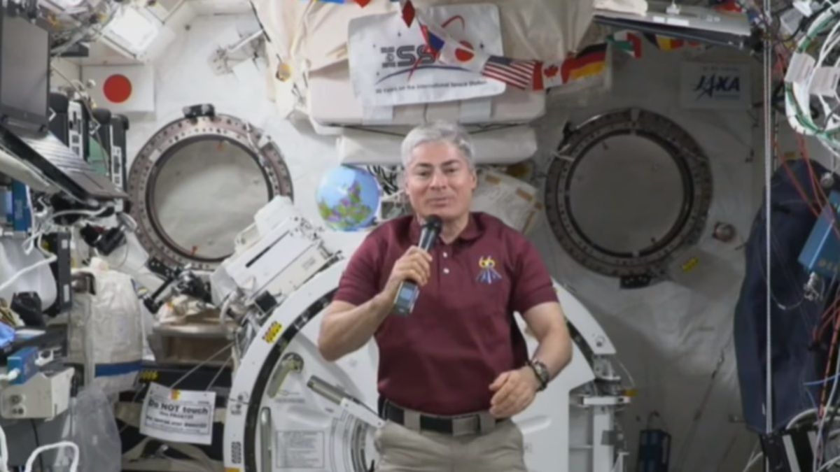 АҚШ астронавты ғарыштан қазақстандықтарды құттықтады (ВИДЕО)
