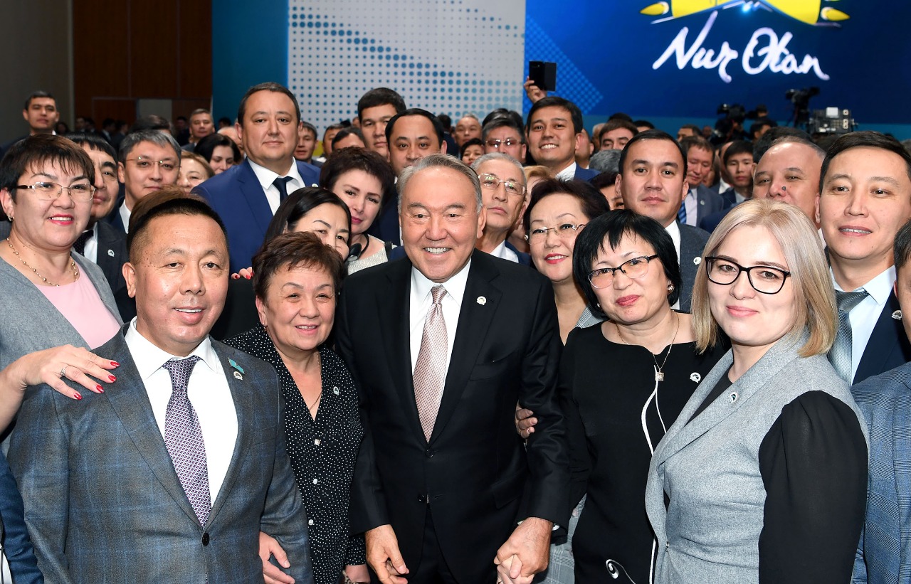30 жыл бұрын халық сайлаған Тұңғыш Президент Нұрсұлтан Назарбаев ант берді