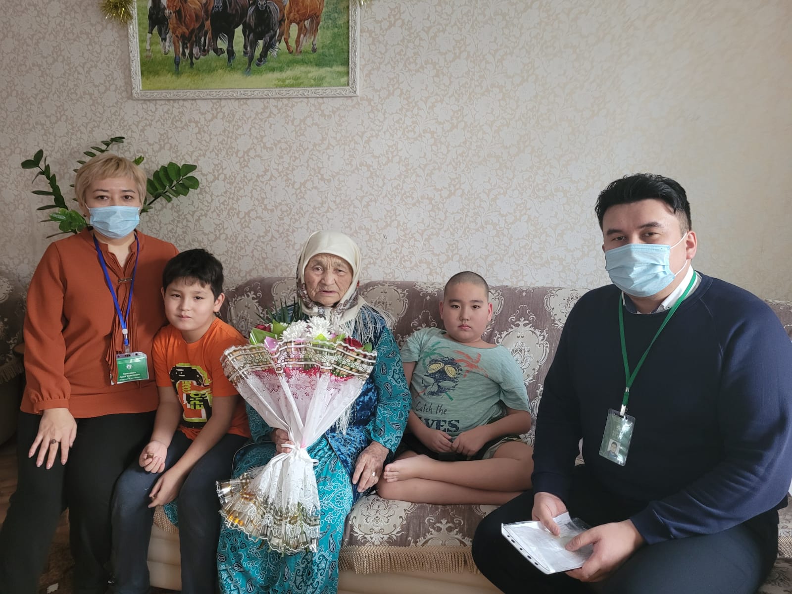 Павлодарлық 110 жастағы кейуана жаңа жеке куәлік алды