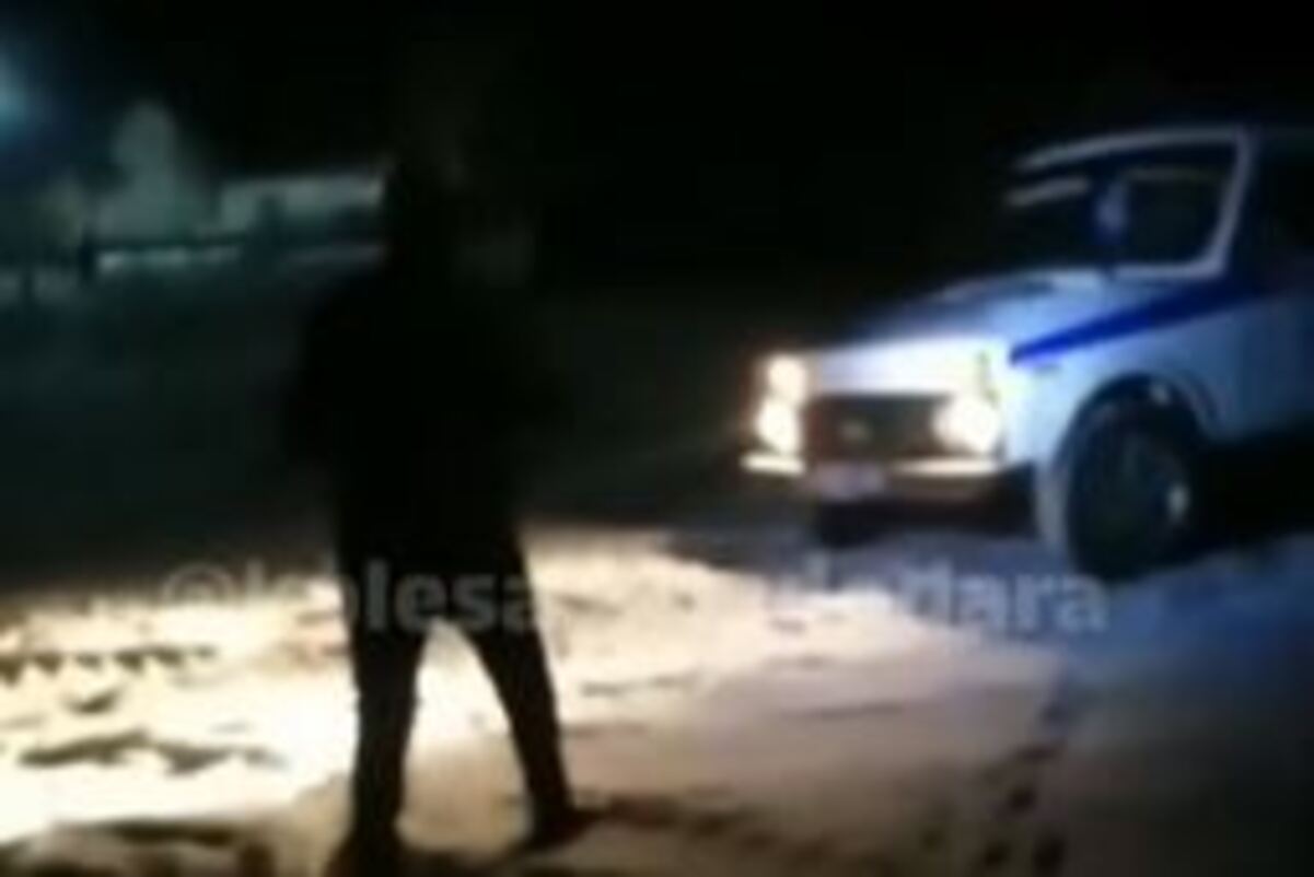 Ауыл тұрғынын соққыға жыққан учаскелік полицейдің видеосы тарады