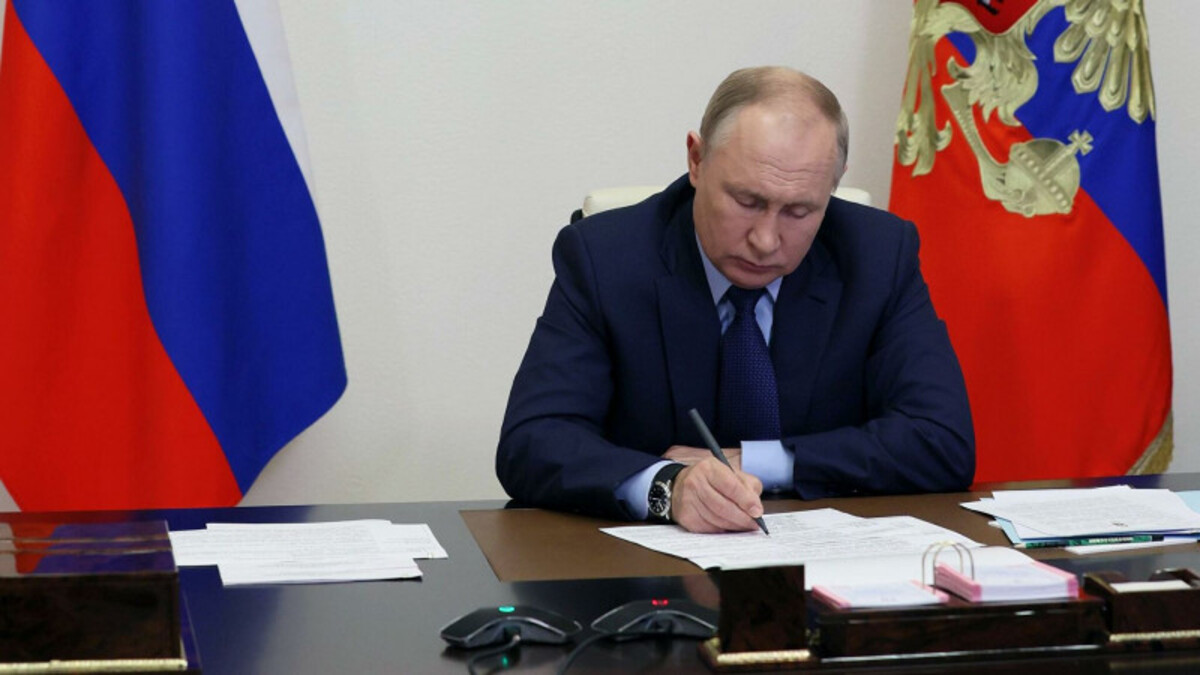 Путин ДХР мен ЛХР-дың тәуелсіздігін тану туралы жарлыққа қол қойды