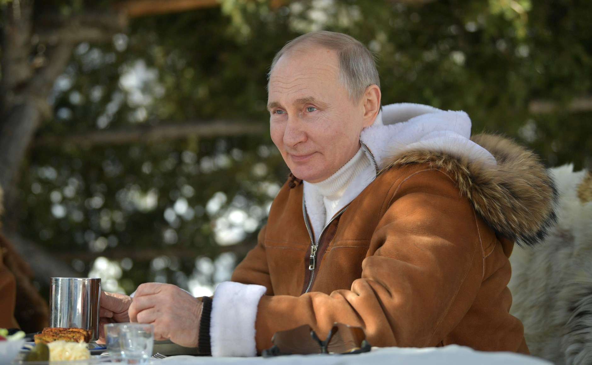 «Көлеңкесінен қорыққан» Путин аспаздарына дейін жұмыстан шығарған