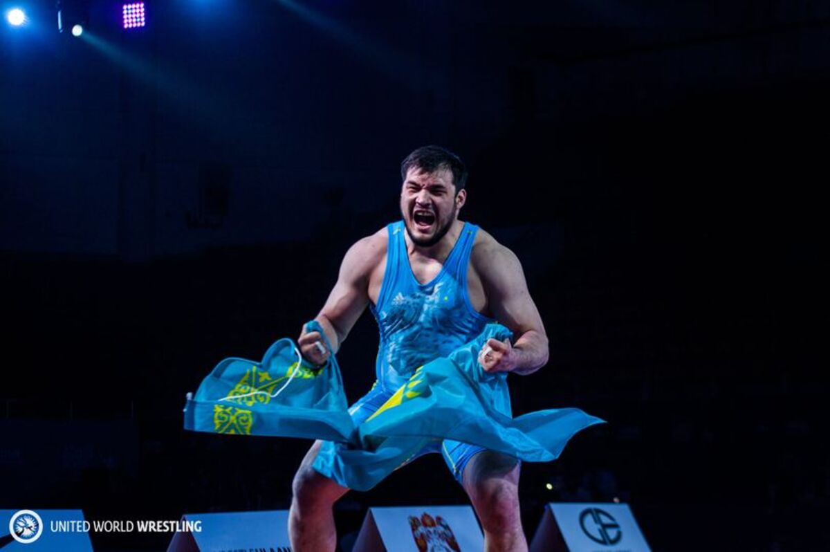 «Сүйінші!»: Әлімхан Сыздықов грек-рим күресінен Азия чемпионы атанды