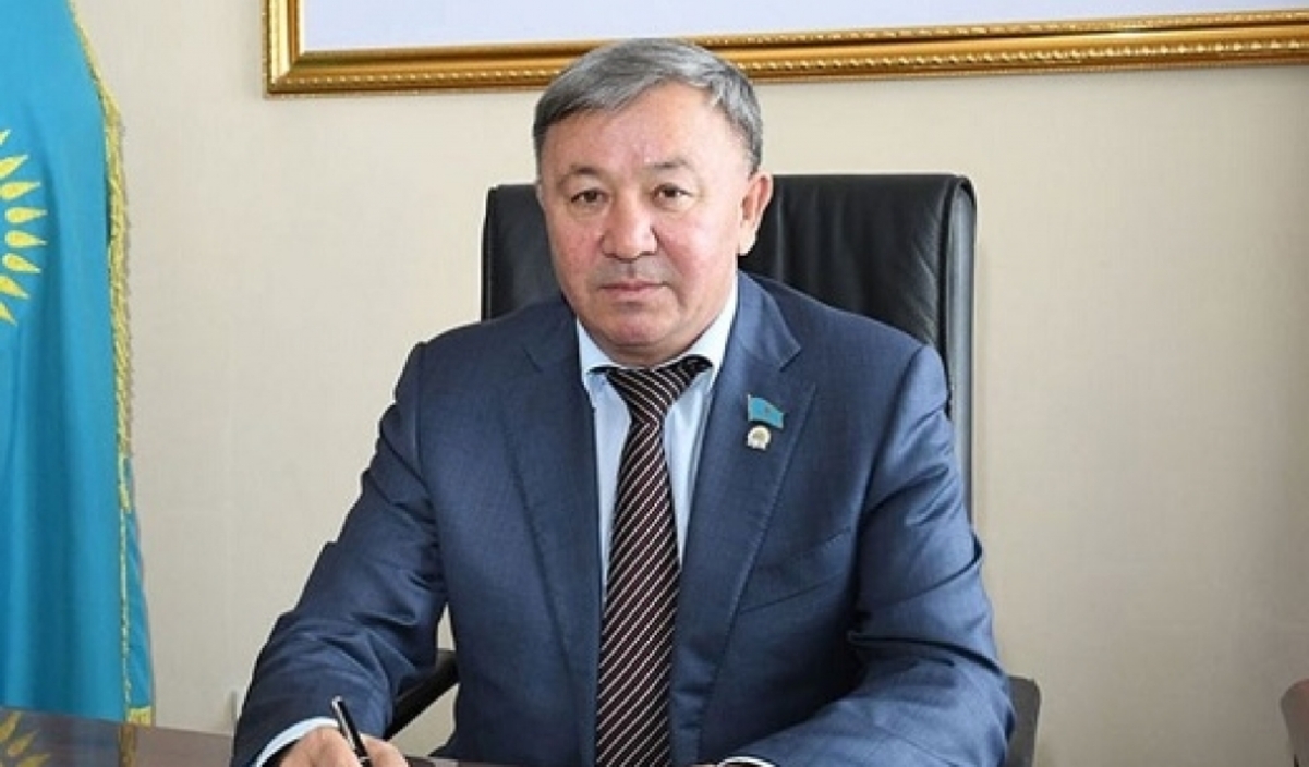 Сенат отырысында депутат Жанболат Жөргенбаев ант берді