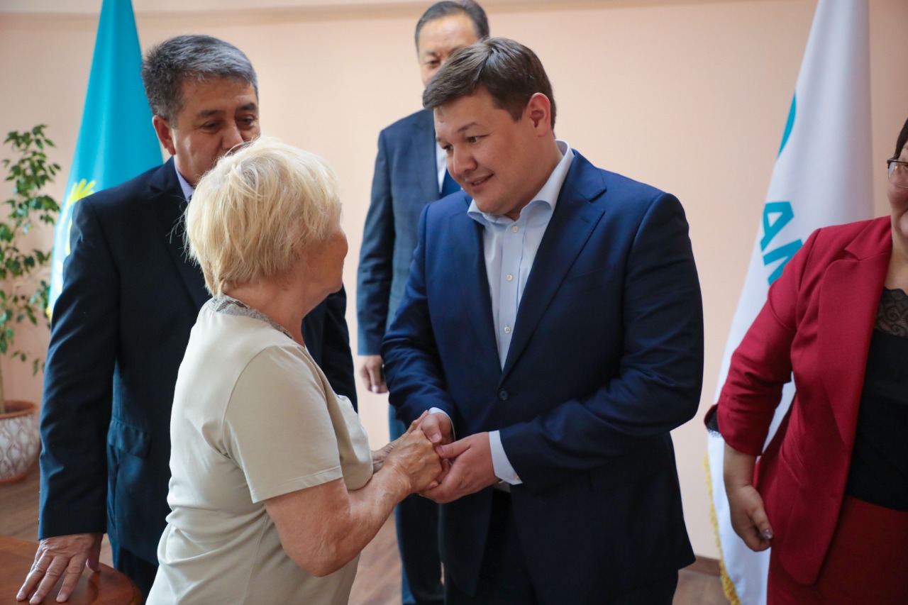Референдум: «АМANAT» партиясы Қонаев қаласының тұрғындарымен кездесті
