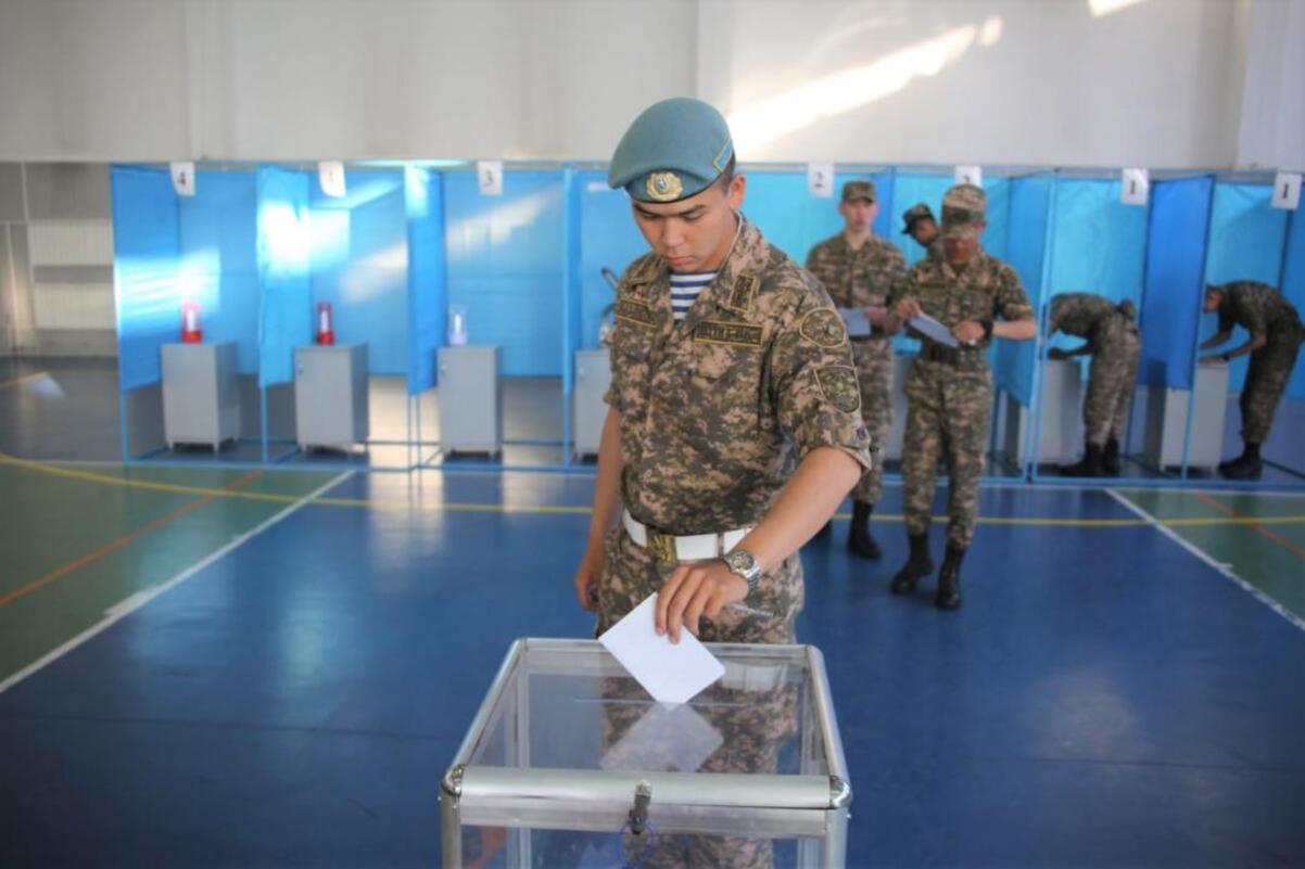 Референдум: 130 мыңнан астам әскери қызметші дауыс берді