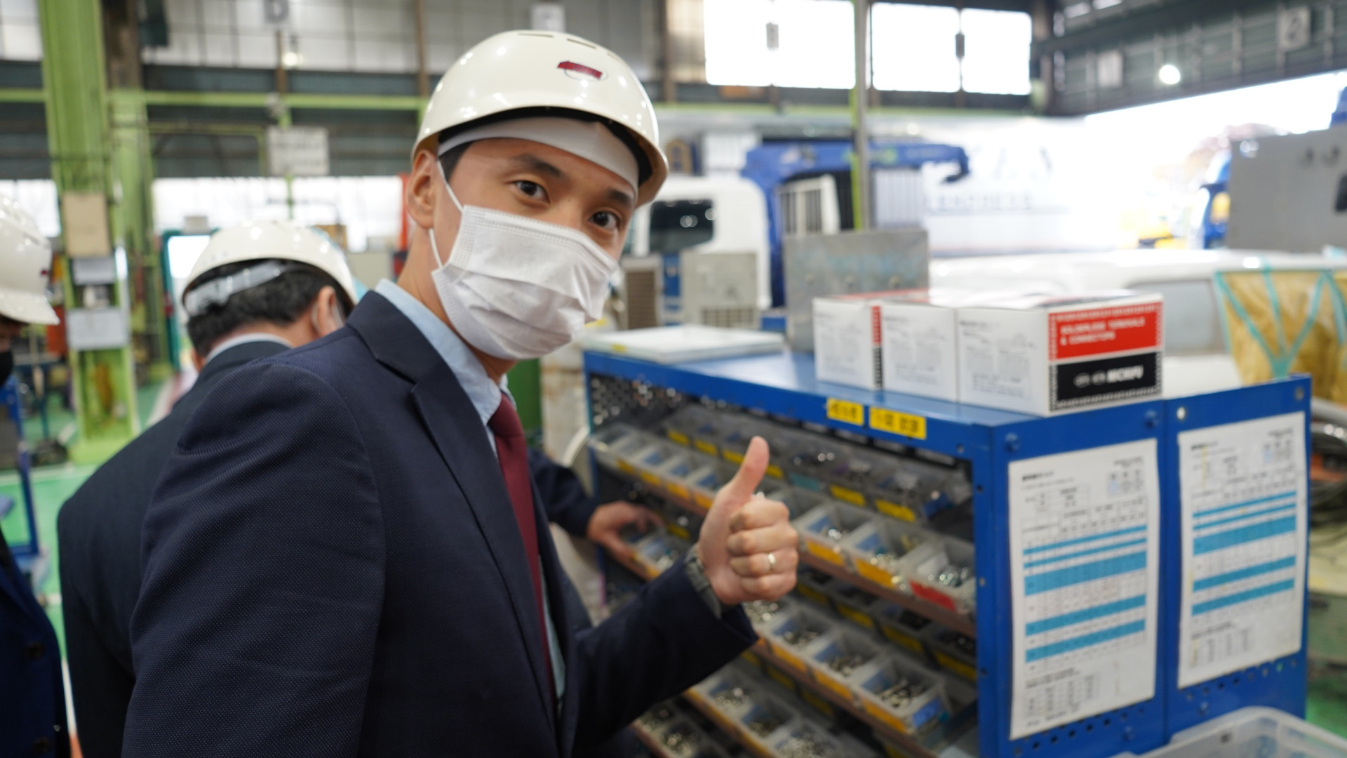 Жапониядағы Mitsubishi Fuso-ның Бас кеңсесінде жұмыс істейтін Жасұлан
