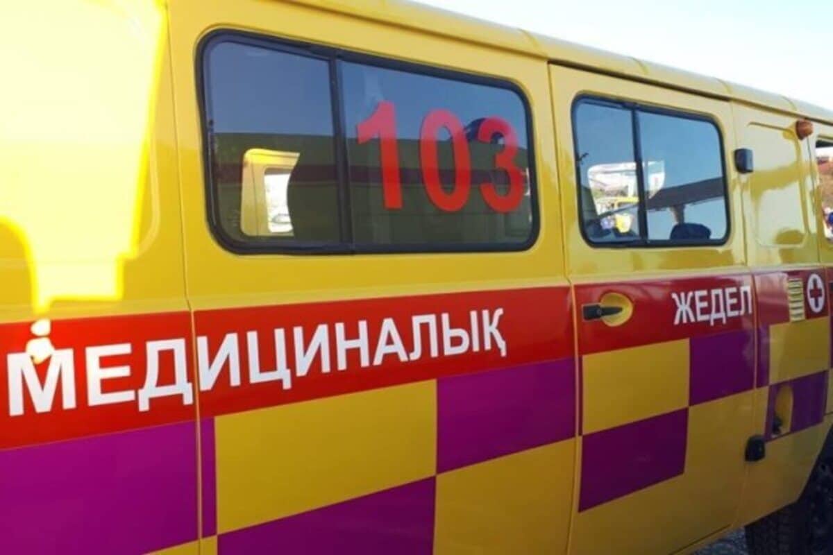 Павлодарда автобус аударылып, 16 адам ауруханаға түсті
