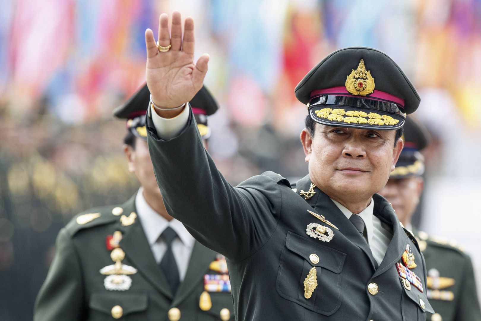 Таиланд премьер-министрі уақытша қызметінен шеттетілді