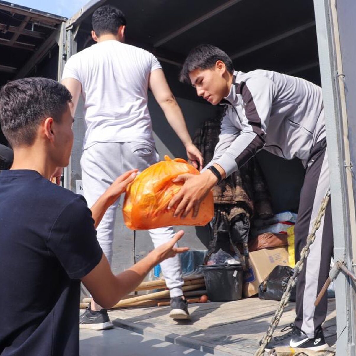Аманаттықтар Қостанай облысының тұрғындарына 312 тонна гуманитарлық көмек жинады