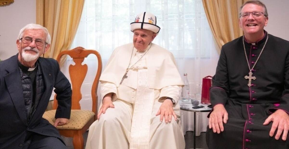 Қырғыздар Рим Папасына қалпақ сыйлады
