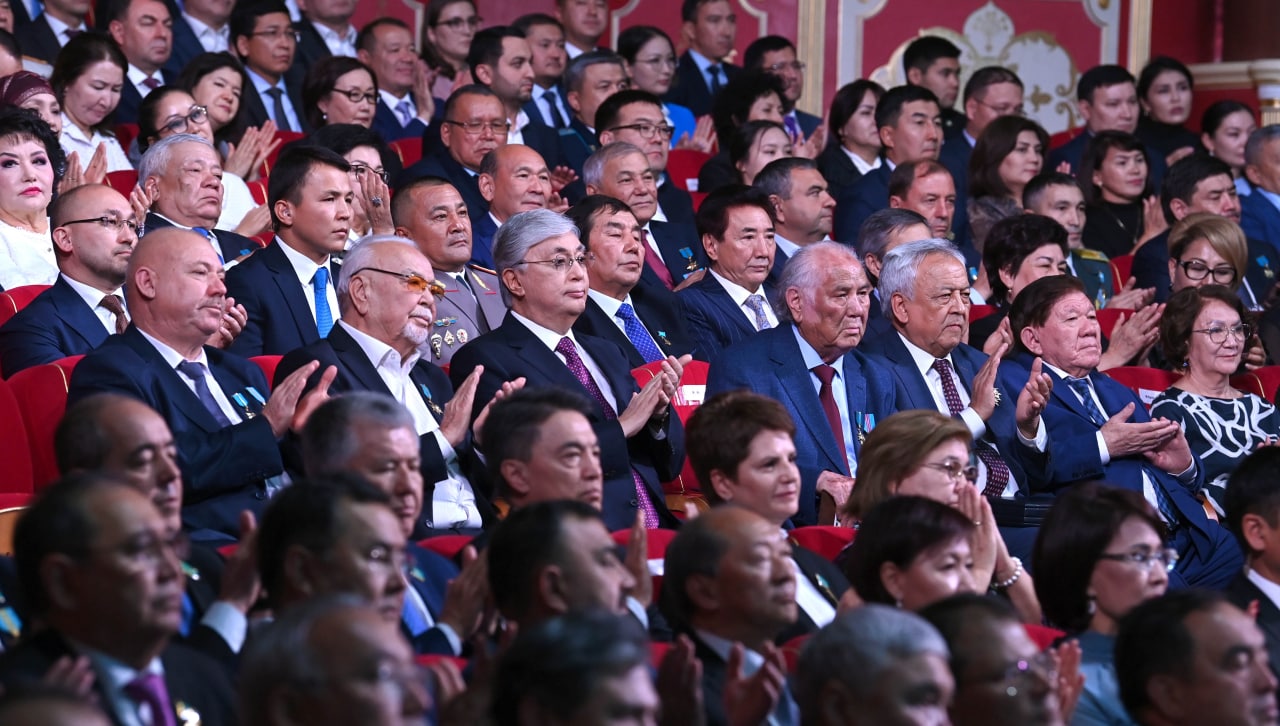 Президент Республика күніне арналған салтанатты концертті тамашалады