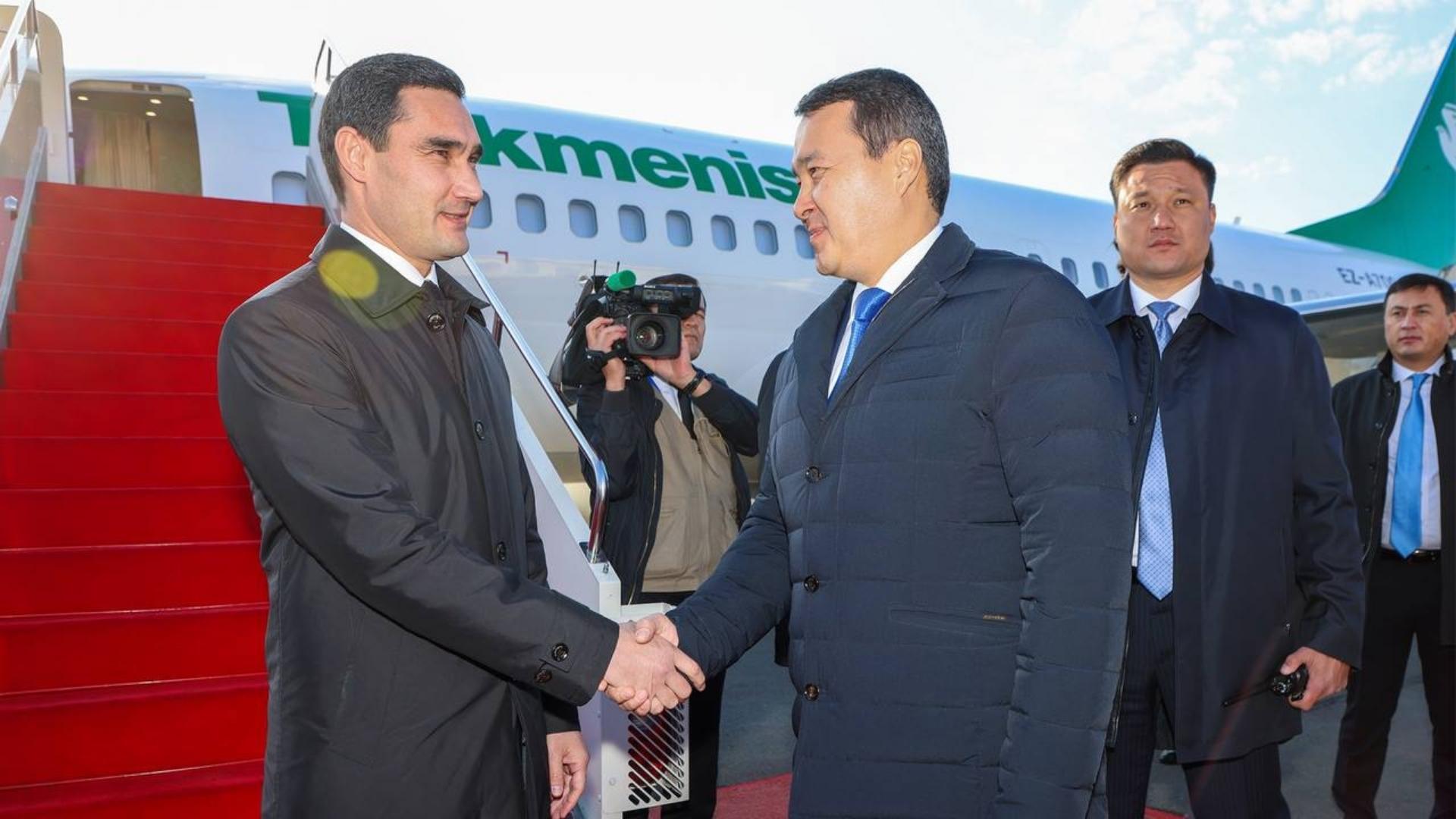 Түрікменстан Президенті Қазақстанға алғашқы мемлекеттік сапарымен келді