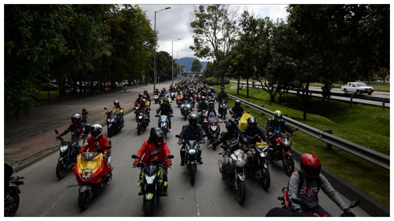 Колумбияда мотоцикл жүргізушілері наразылыққа шықты