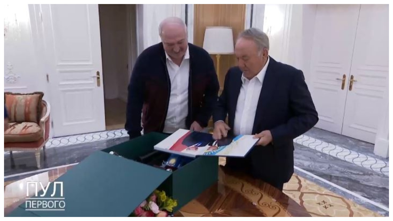 Лукашенко Назарбаевтың үйіне қонаққа барды (ВИДЕО)