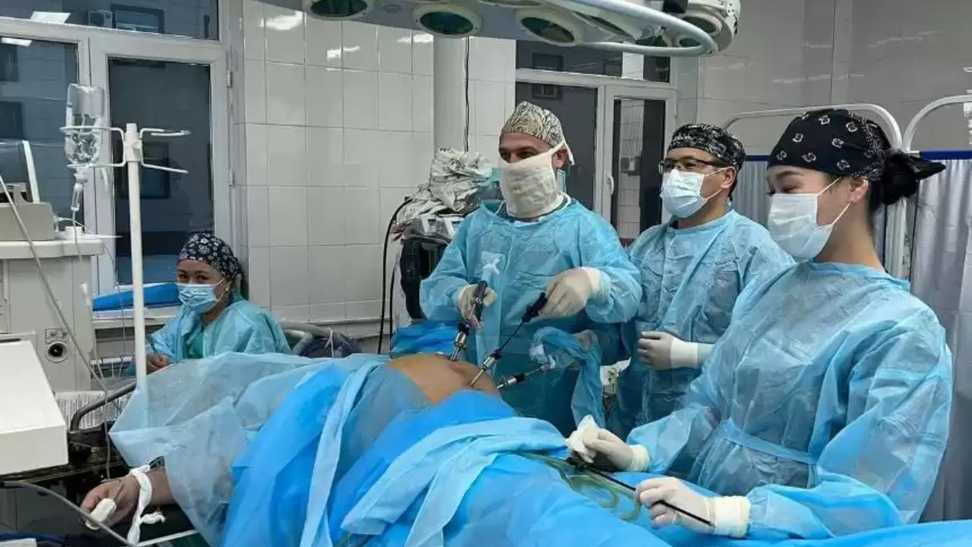 Таразда хирургтер тіс шұқығыш жұтып қойған науқасты құтқарды