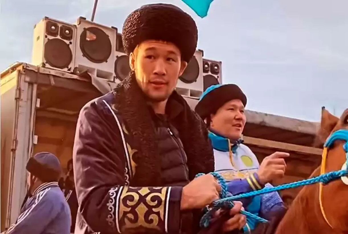 Астаналықтар да Шавкат Рахмоновқа ат мінгізді