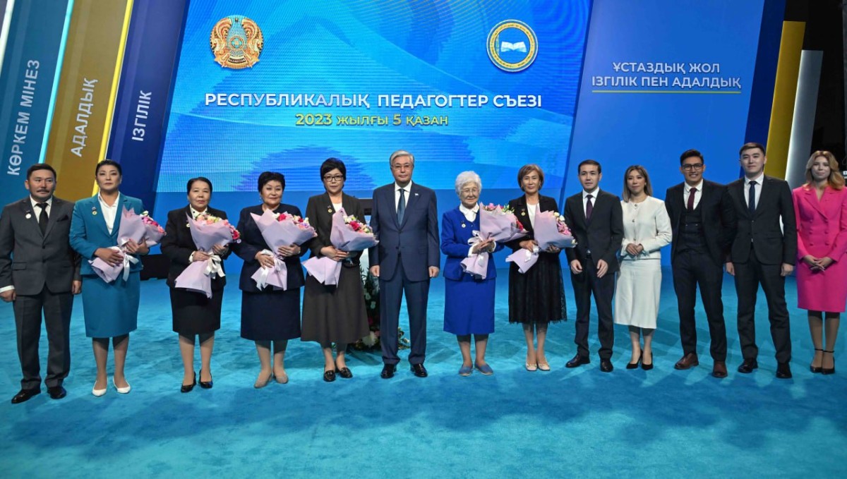Президент 7 мұғалімге «Қазақстанның еңбек сіңірген ұстазы» құрметті атағын берді