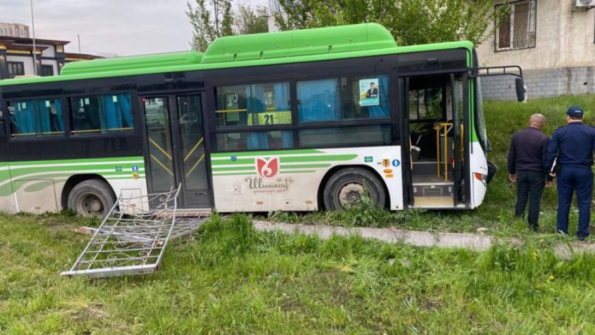 Шымкентте 6 адамды қағып кеткен автобус жүргізушісіне сот үкімі шықты