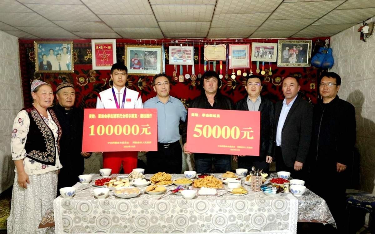 Қытайда туып-өскен боксшы Тоқтарбек Таңатқанға 100 мың юань (6,5 миллион теңге) көлемінде сыйақы берілді