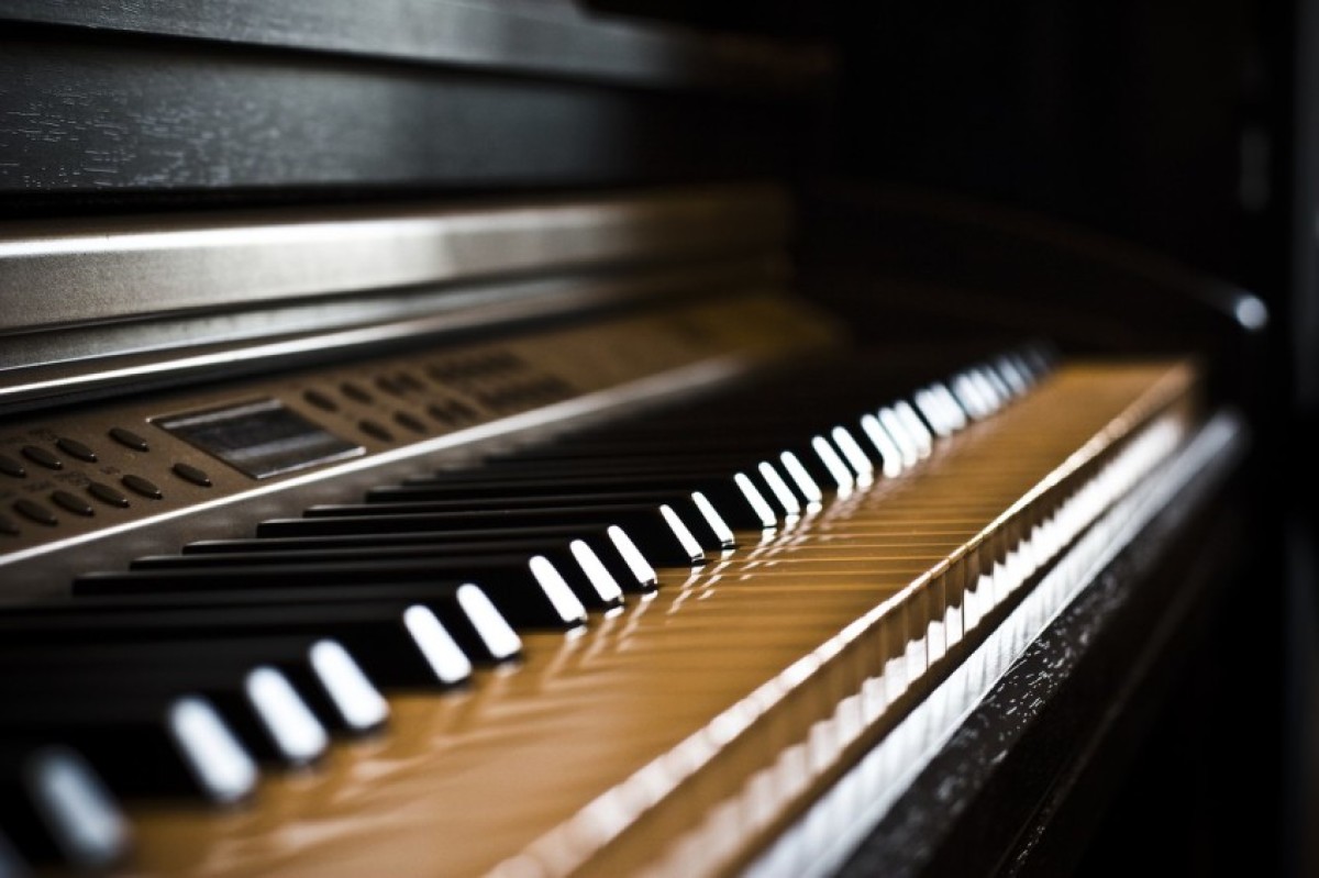 Атырауда өнер мектебі бір фортепианоны 1,5 млн теңгеге сатып алмақ болған