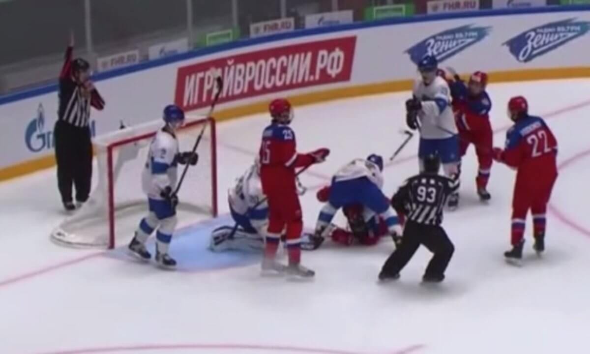 Қазақстан мен Ресей хоккейшілері төбелесіп қалды