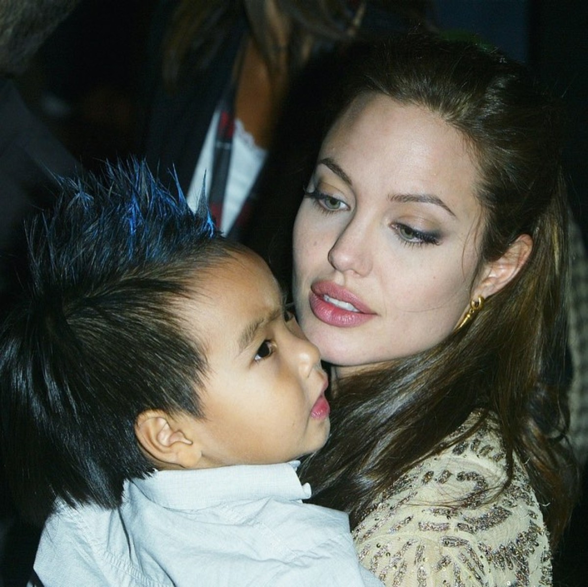 Анджелина Джоли 21 жыл бұрын асырап алған баланың бүгінгі келбеті қандай?