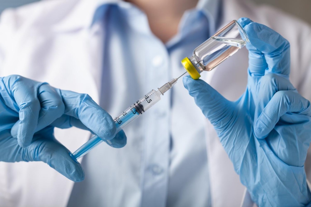 «Балаларға пандемиядан қалған белгісіз қытай вакцинасын егіп жатыр» – фейк