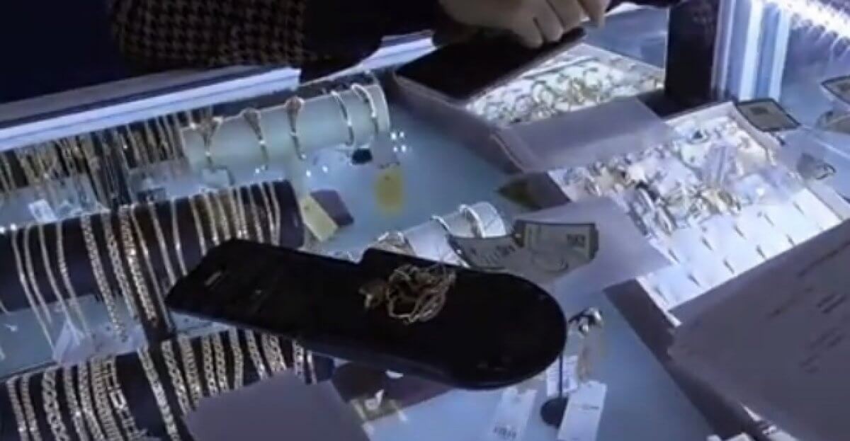 Астана мен Шымкентте заңсыз өндірілген алтын бұйымдар сатылған
