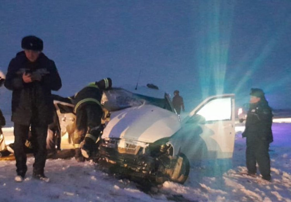 Павлодар облысында жол апаты салдарынан көлікке қыстырылып қалған үш адам құтқарылды