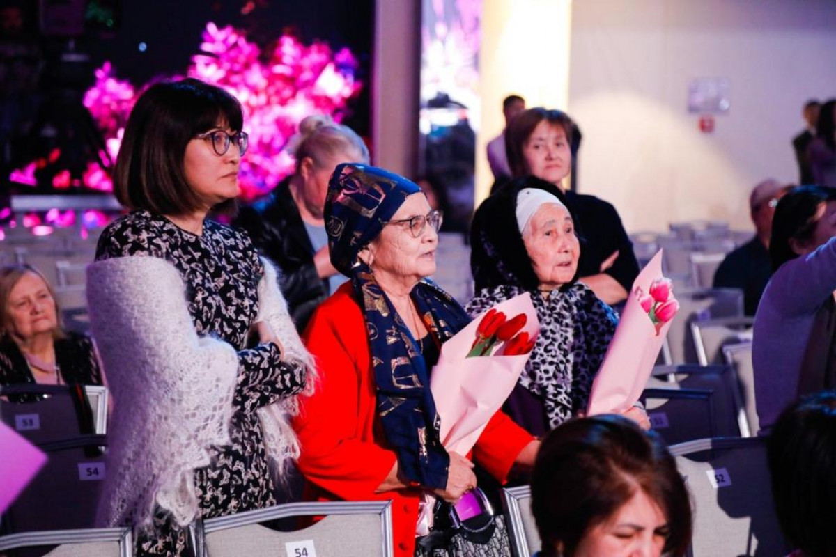 «Әлемнің жарығы»: Астанада аналарға арналған мерекелік концерт өтті