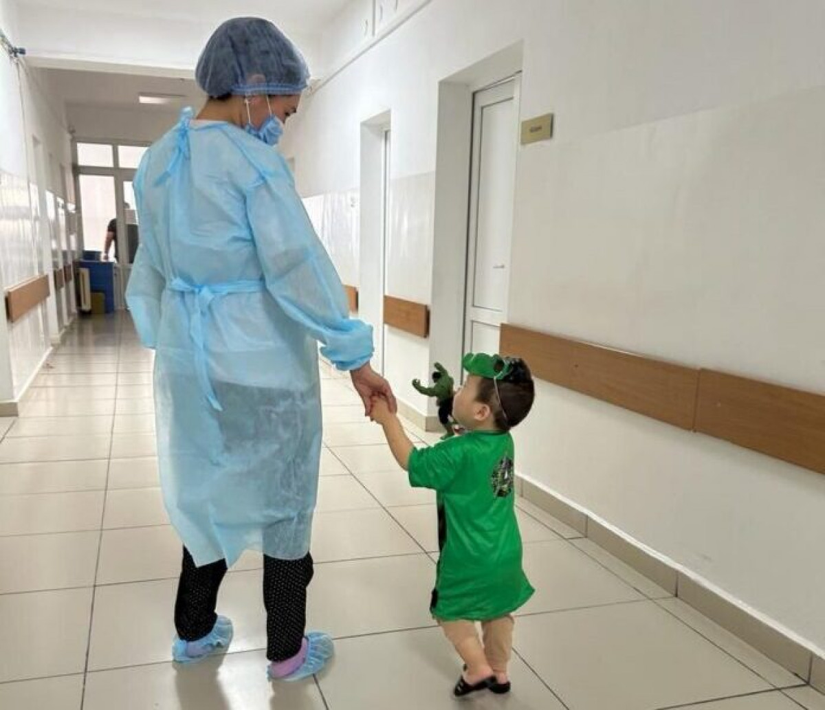 Түркістан облысында балалар операцияға супермэн кейпінде кіруде