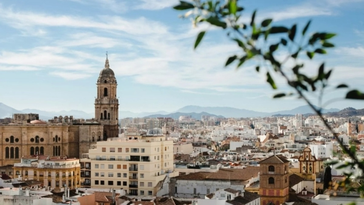 Испанияның бірқатар қаласының тұрғындары туристерге "соғыс" ашты