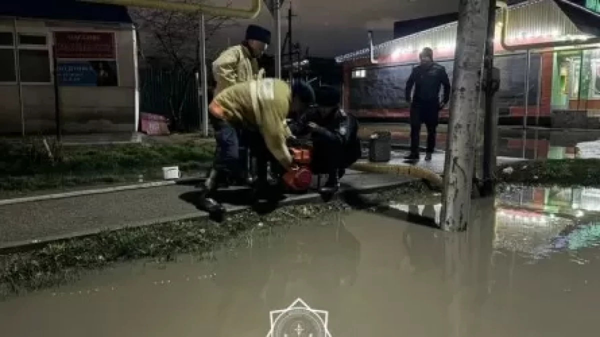 Алматы қаласында жер үйлерді су басып жатыр