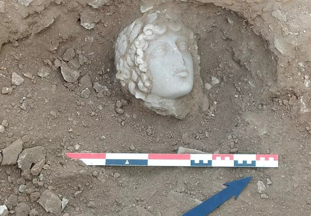 Археологтар Грекиядан 1 800 жылдық тарихы бар мәрмәр мүсін тапты